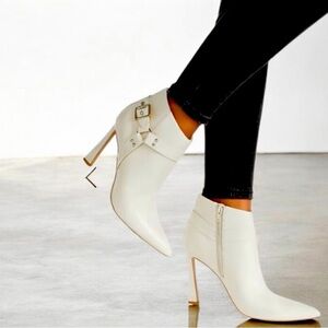 Shoe Dazzle Hendrix Ankle High Heel Boot Birch White Size 6.5 New With Box